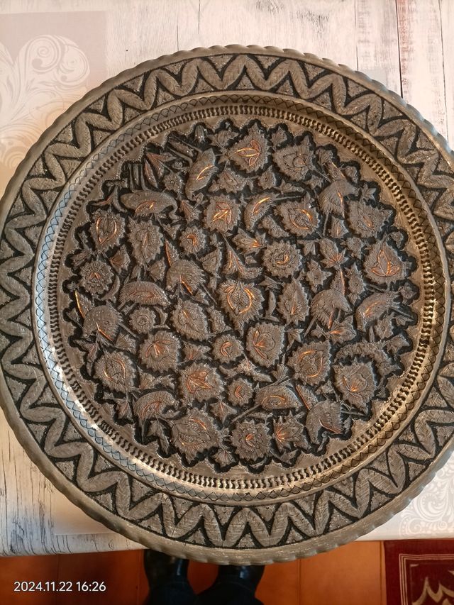 Piatto in rame persiano cesellato