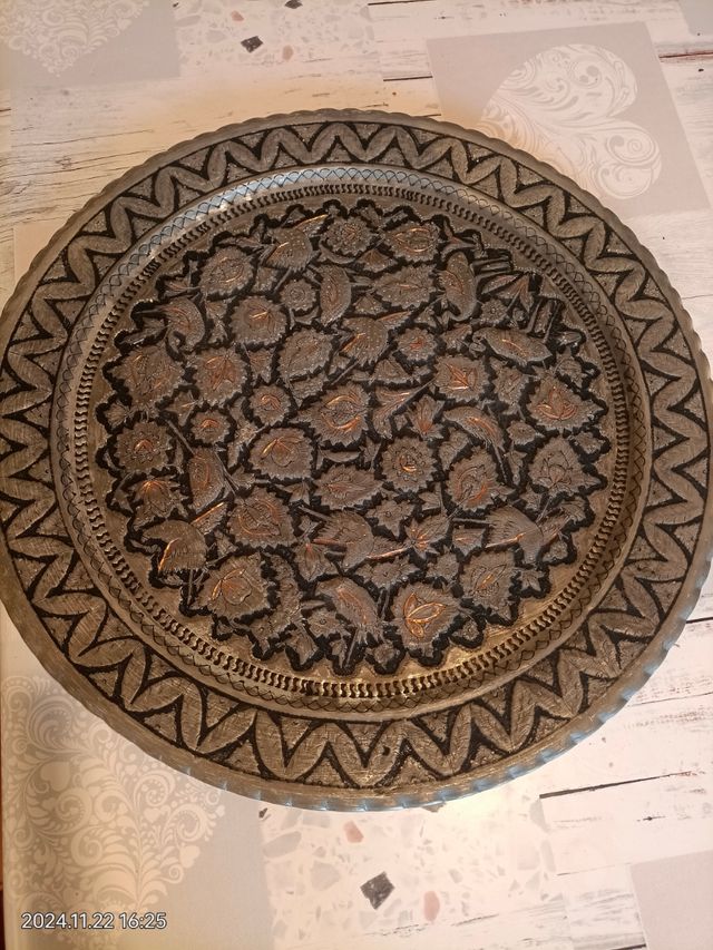 Piatto in rame persiano cesellato
