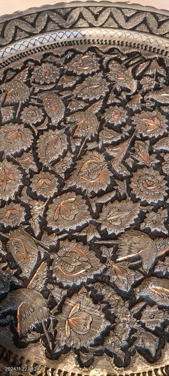 Piatto in rame persiano cesellato