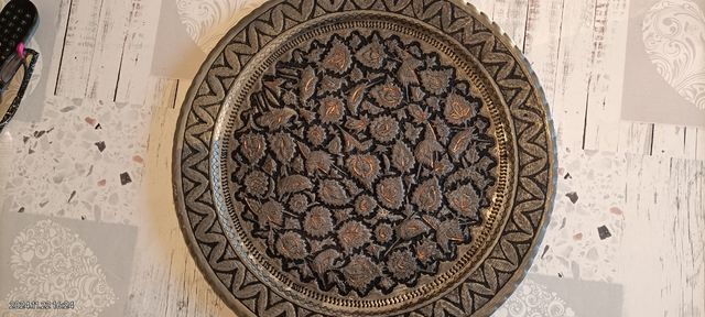 Piatto in rame persiano cesellato