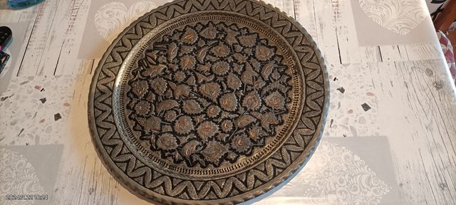 Piatto in rame persiano cesellato