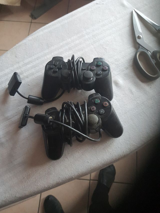 2 Joystich per playstation 2