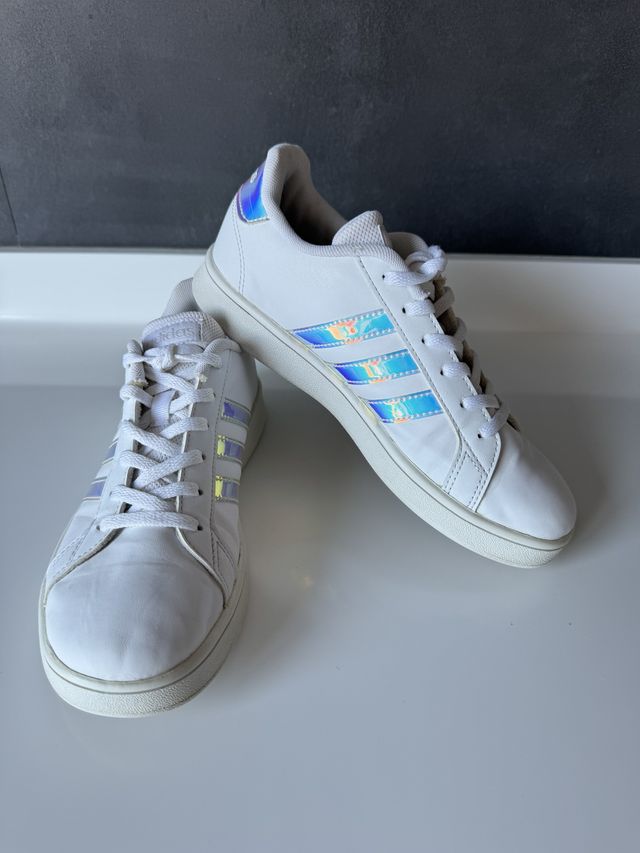 Zapatilla Gran Court Base de Adidas. Talla 36