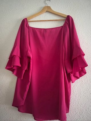 Blusa con volantes fucsia 