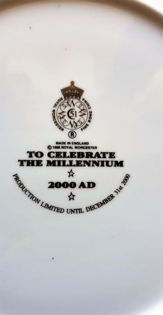 Dos platos de adviento del millennio dorado