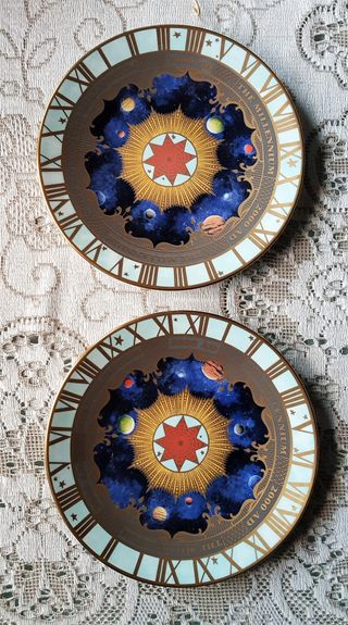 Dos platos de adviento del millennio dorado