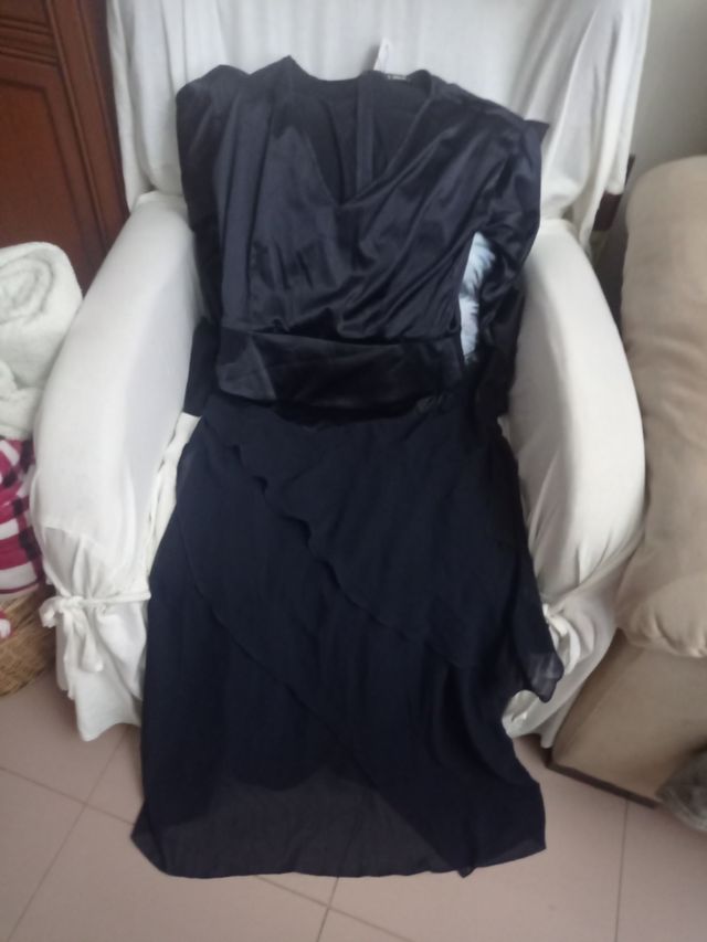 Vestido azul marino de chica nuevo.