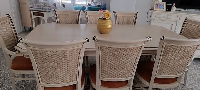 Conjunto de mesa y sillas