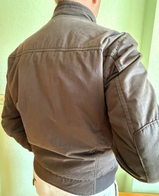 Cazadora Massimo Dutti . Talla M. Color marrón.