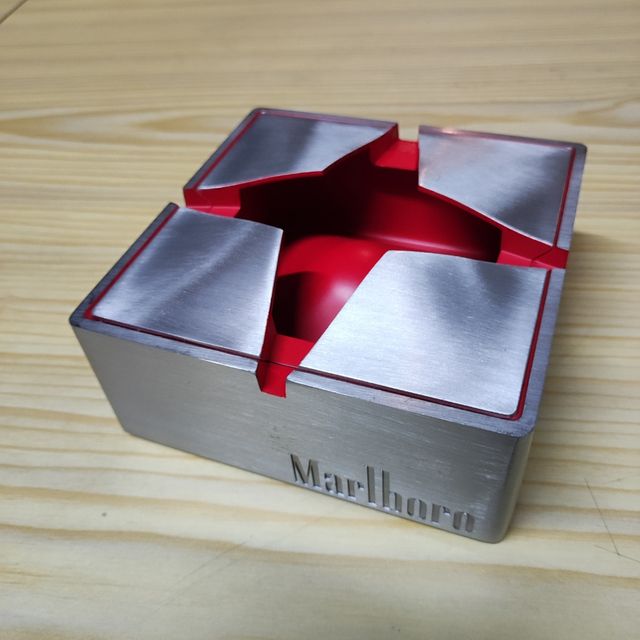 Cenicero marlboro