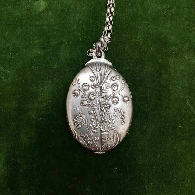 gran Vintage oval flor de plata locket