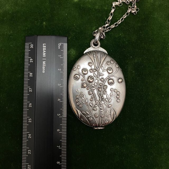 gran Vintage oval flor de plata locket