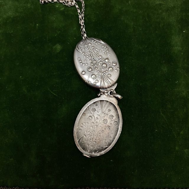 gran Vintage oval flor de plata locket