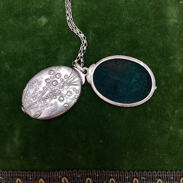 gran Vintage oval flor de plata locket