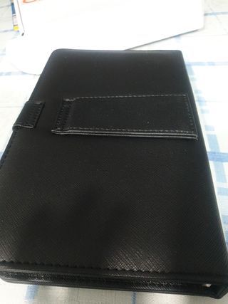 Teclado con funda lápiz y cable