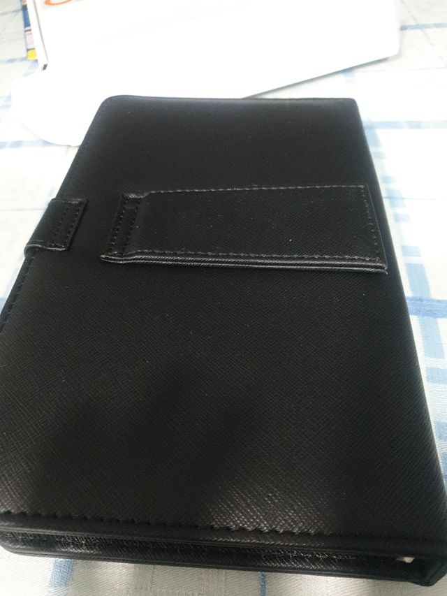 Teclado con funda lápiz y cable