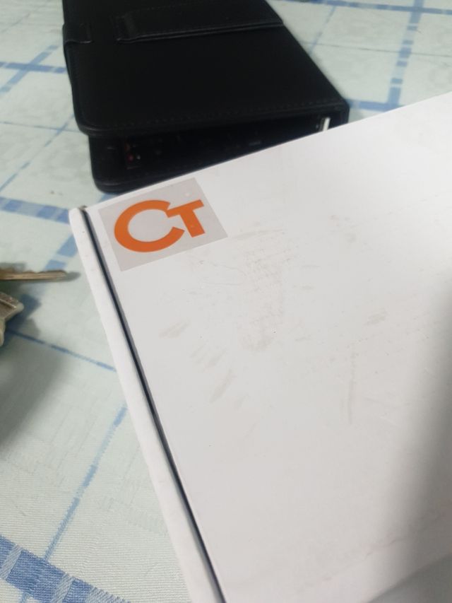 Teclado con funda lápiz y cable