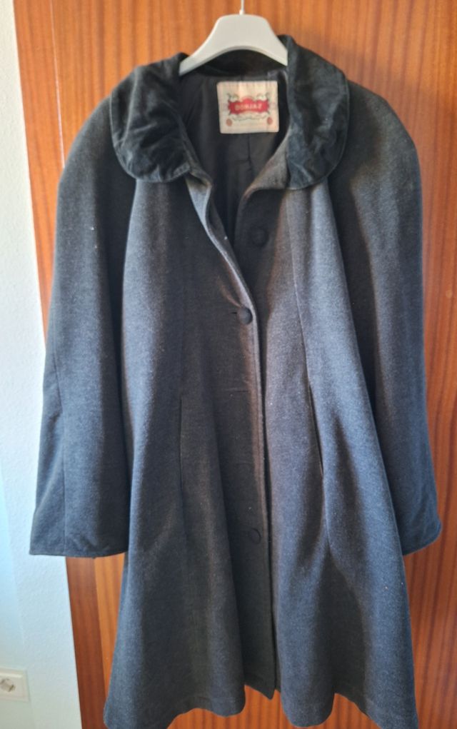 Abrigo de paño gris