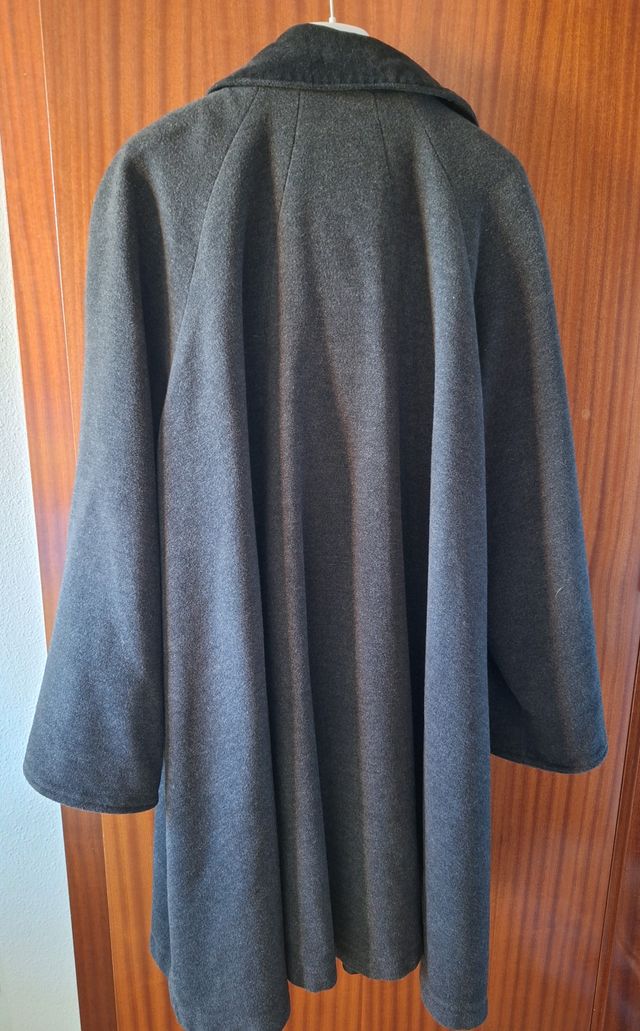 Abrigo de paño gris