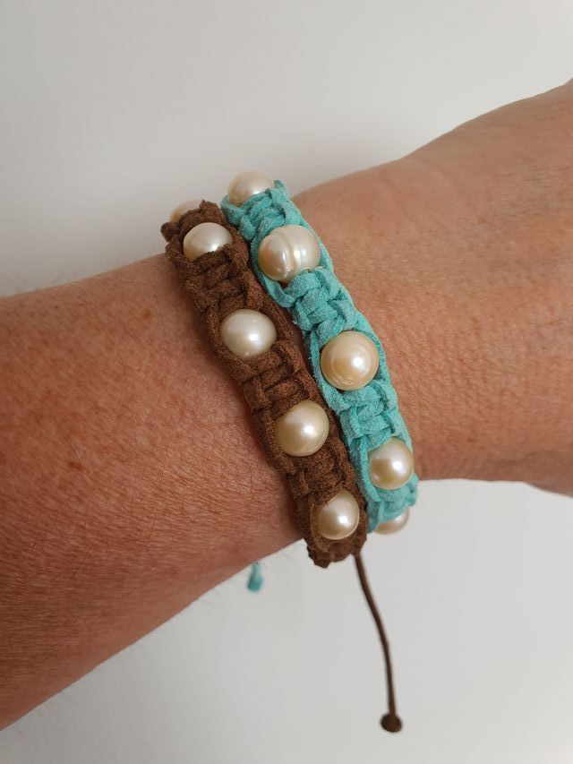 Conjunto 2 pulseras diseño. Ante y perlas naturale