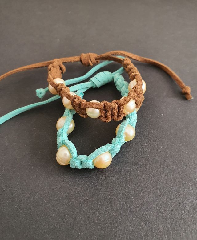 Conjunto 2 pulseras diseño. Ante y perlas naturale
