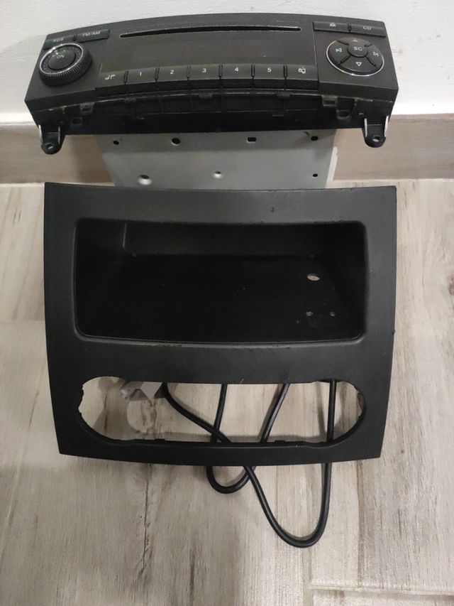 Radio + consola central Mercedes Benz