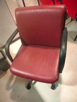 Mesa despacho con 3 sillones 