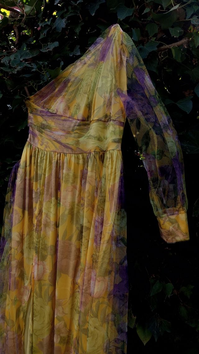 Vestido de tul asimétrico