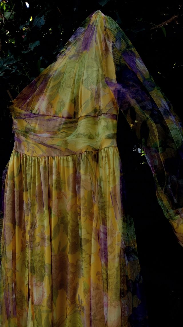 Vestido de tul asimétrico