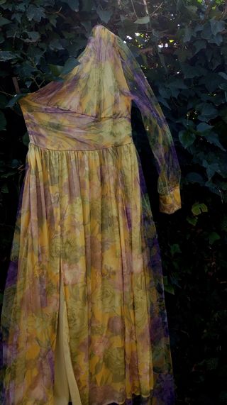 Vestido de tul asimétrico