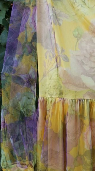 Vestido de tul asimétrico