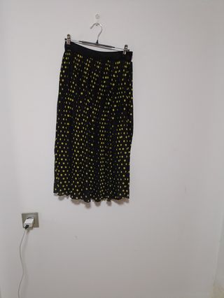 Falda plisada de lunares
