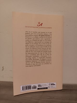 El capitán Alatriste / Captain Alatriste (Las aventuras del Capitán Alatriste) (Spanish Edition)