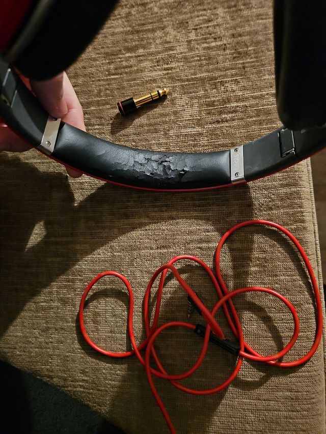 Cascos Beats studio by Dr Dre rojos con cab