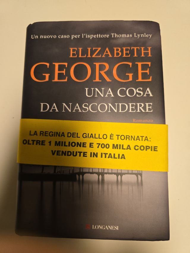 QUALCOSA DA NASCONDERE