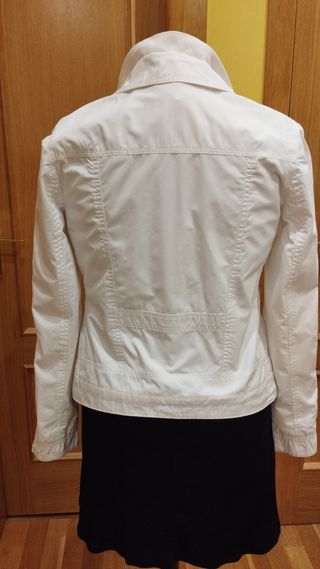 Cazadora chaqueta blanca Stradivarius T-S