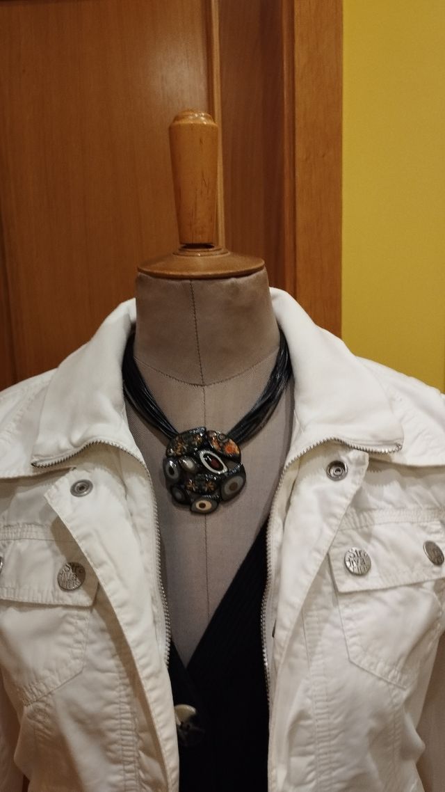 Cazadora chaqueta blanca Stradivarius T-S