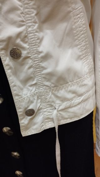 Cazadora chaqueta blanca Stradivarius T-S