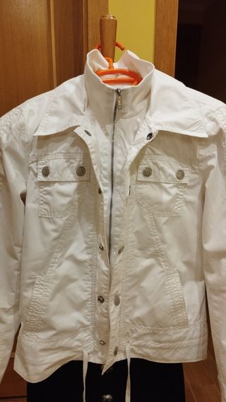 Cazadora chaqueta blanca Stradivarius T-S