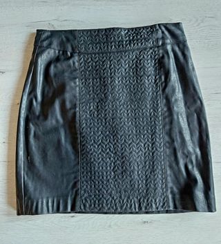 Falda negra imitación cuero talla S