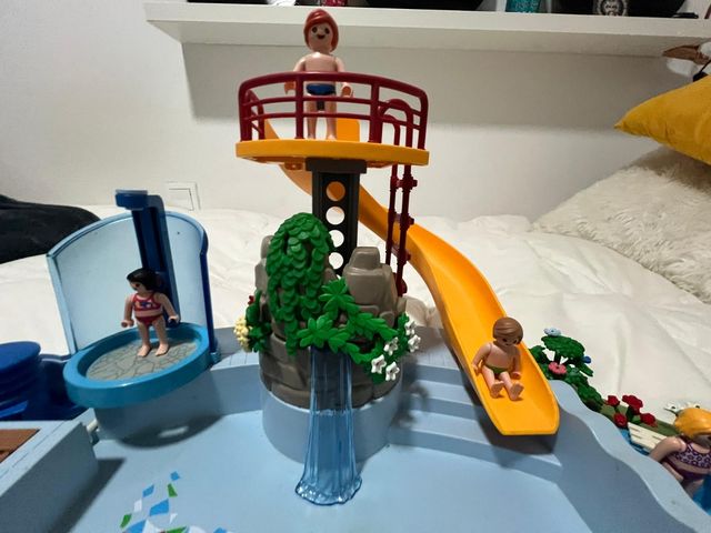 Piscina con tobogán Playmobil