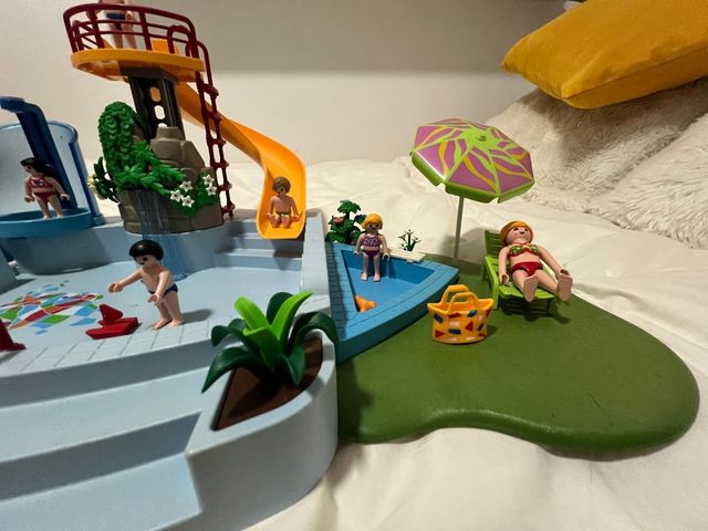 Piscina con tobogán Playmobil