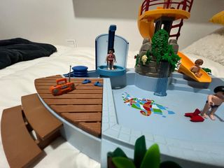 Piscina con tobogán Playmobil