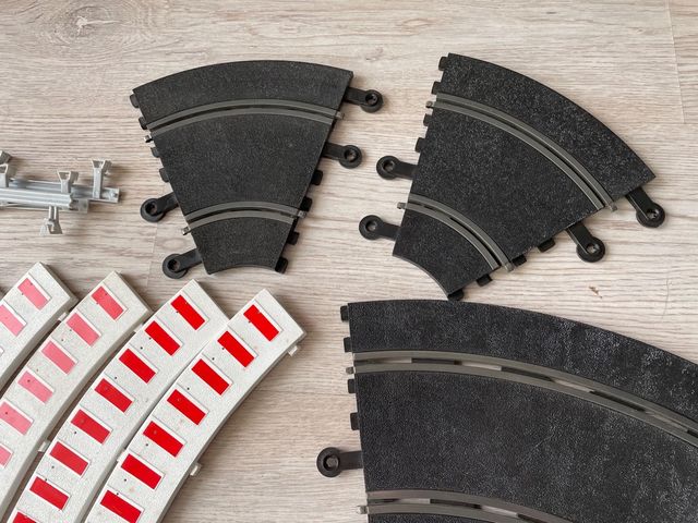 Set di binari e accessori | Scalextric 