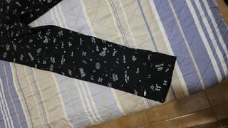 Camisa negra con estampados de Zara