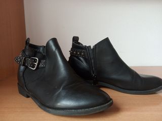Botines bajos con tachuelas 