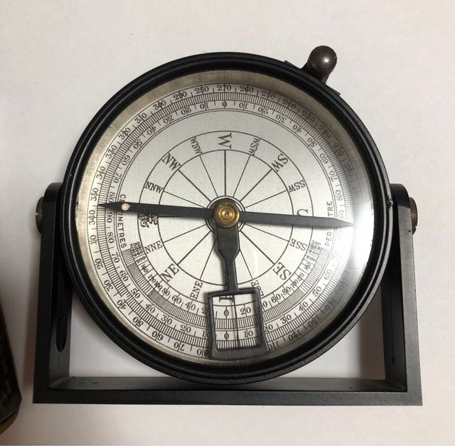 Antigua brújula clinométrica