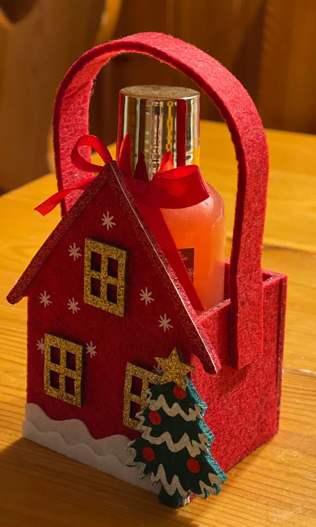 Casetta di feltro con bagno crema