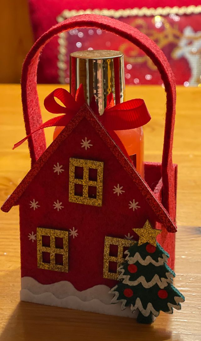 Casetta di feltro con bagno crema