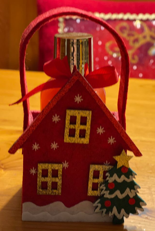 Casetta di feltro con bagno crema